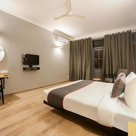 King Delhi Airport Hotel New Delhi Bagian luar foto