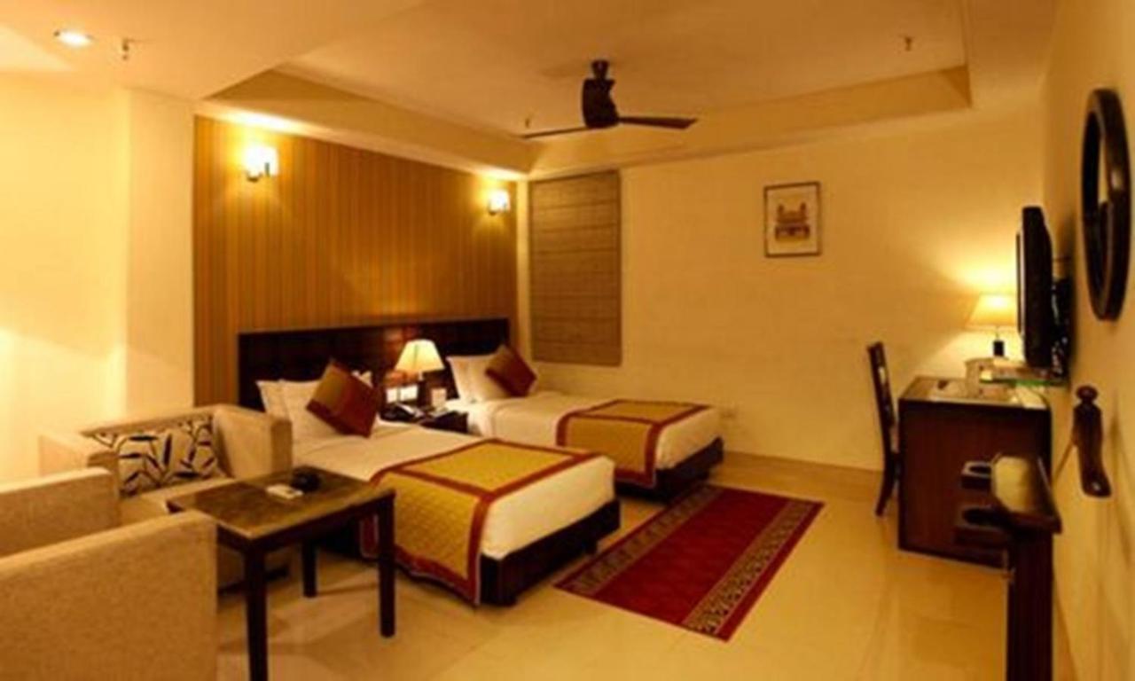 King Delhi Airport Hotel New Delhi Bagian luar foto