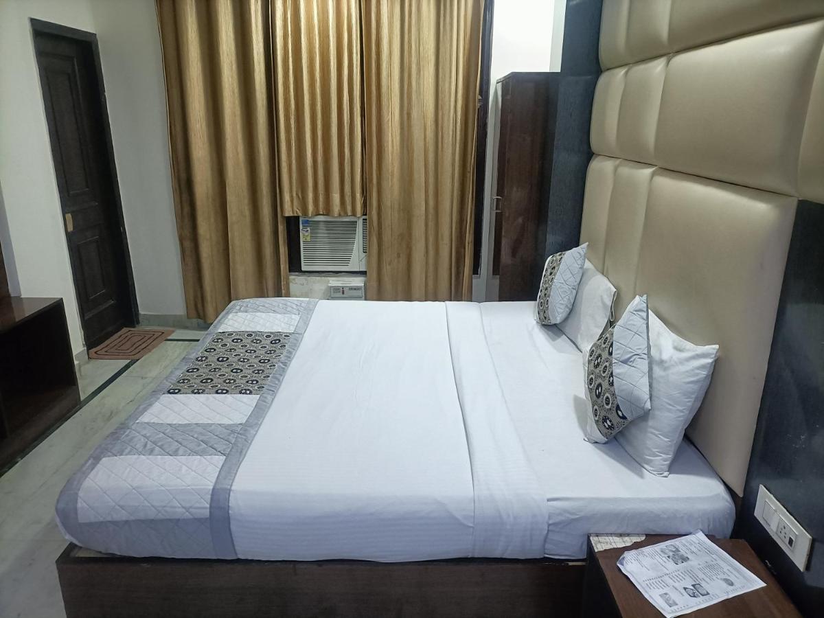 King Delhi Airport Hotel New Delhi Bagian luar foto