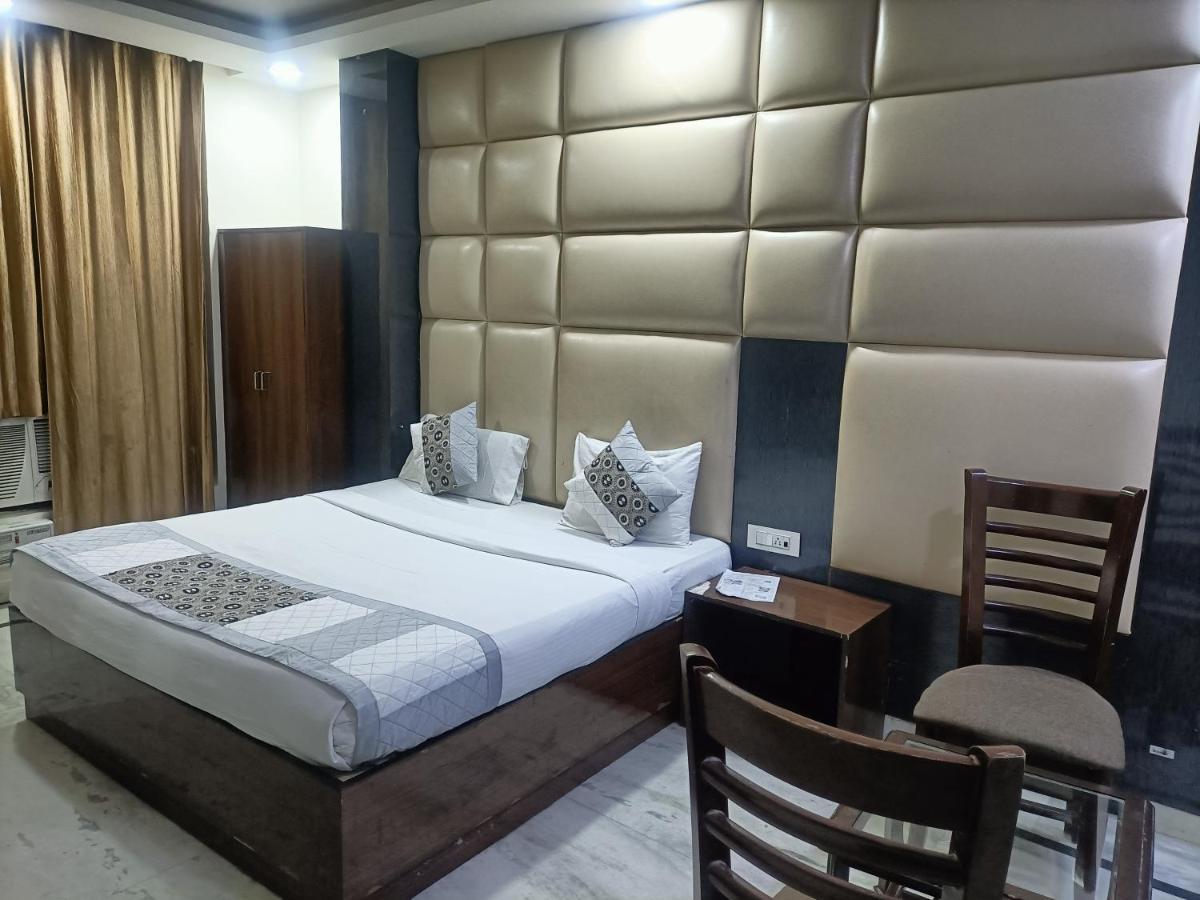 King Delhi Airport Hotel New Delhi Bagian luar foto