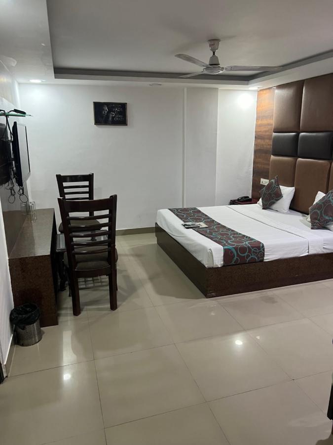 King Delhi Airport Hotel New Delhi Bagian luar foto