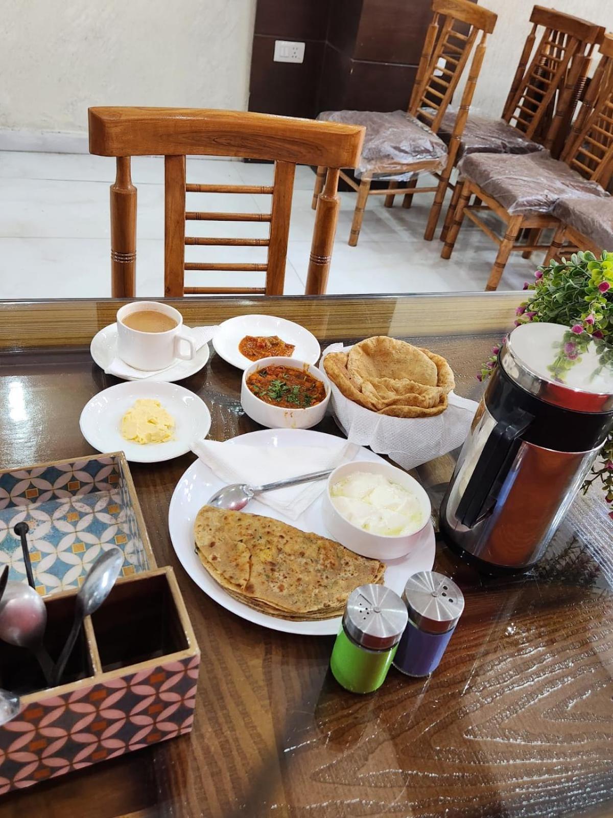 King Delhi Airport Hotel New Delhi Bagian luar foto