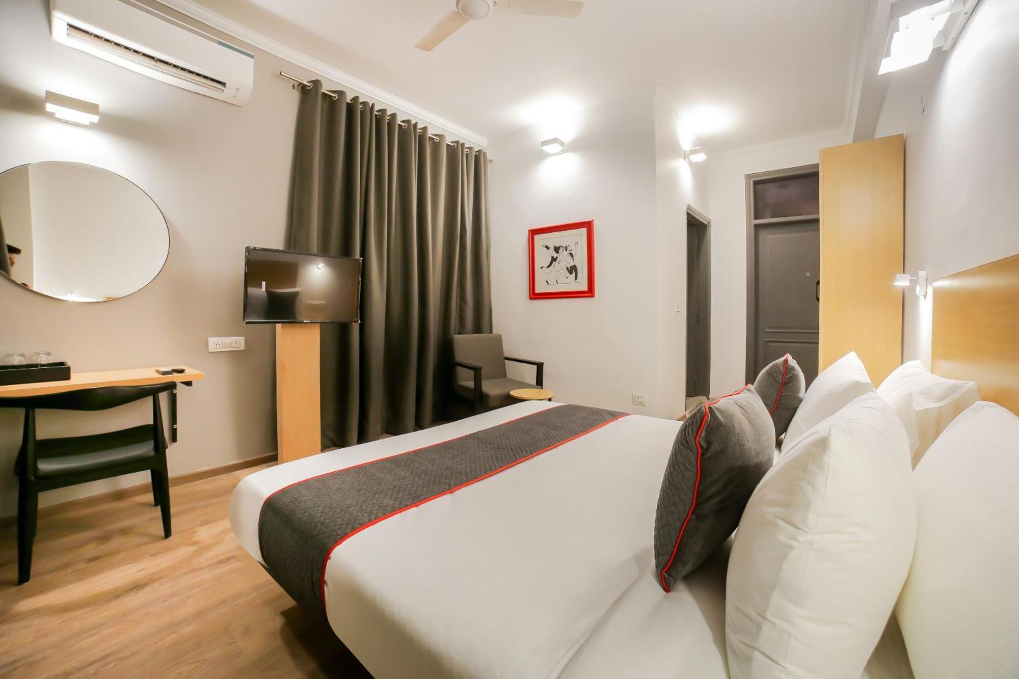 King Delhi Airport Hotel New Delhi Bagian luar foto