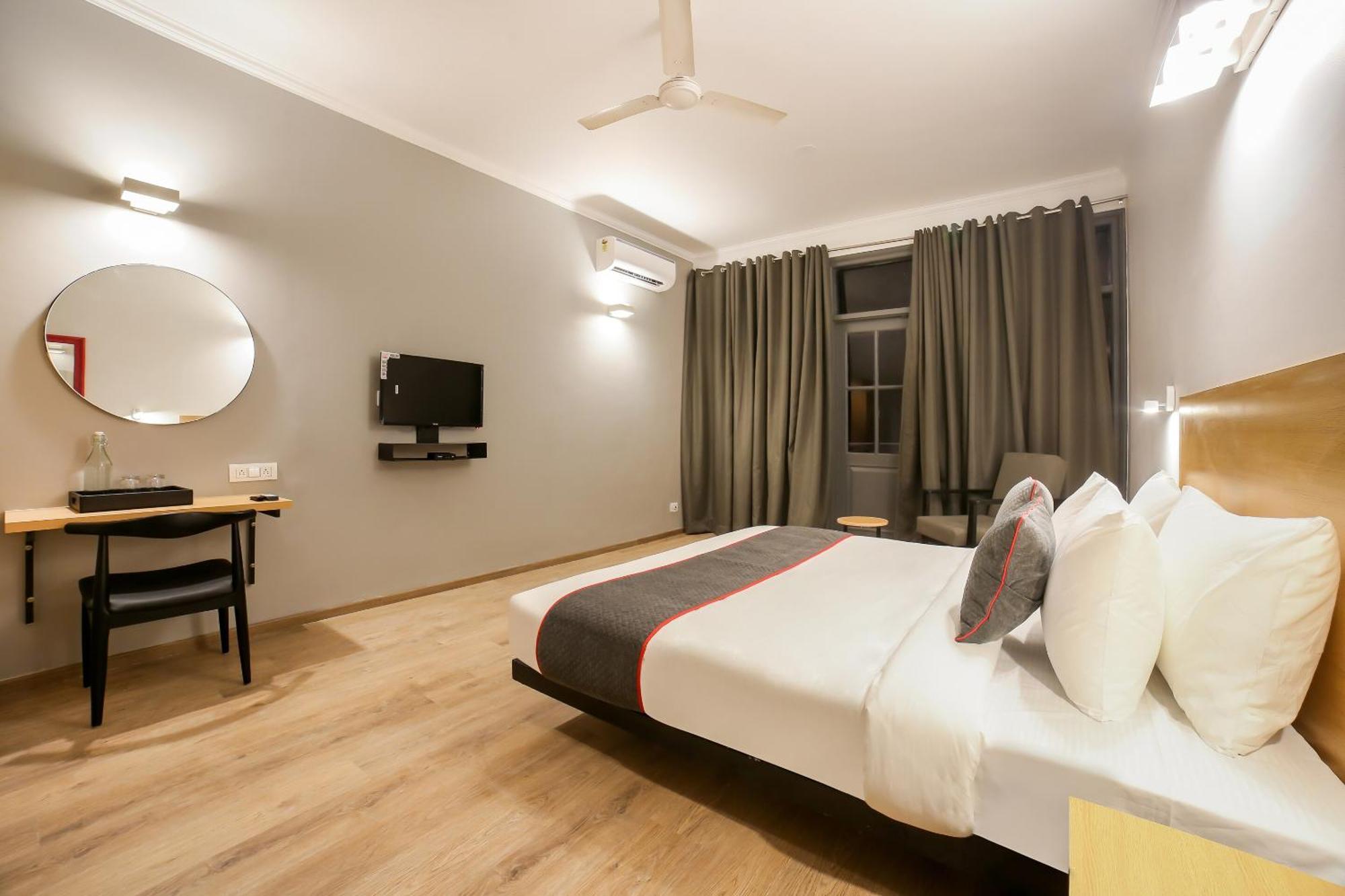 King Delhi Airport Hotel New Delhi Bagian luar foto