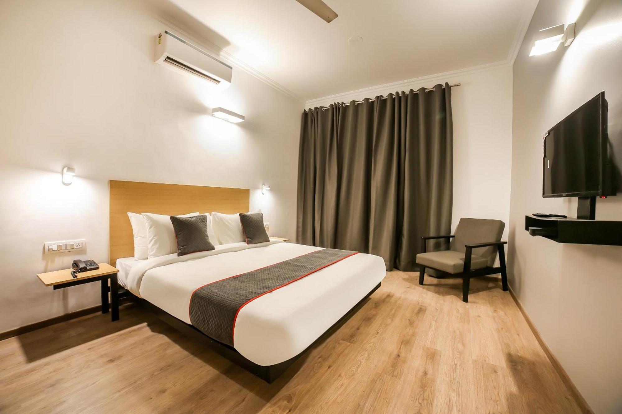 King Delhi Airport Hotel New Delhi Bagian luar foto