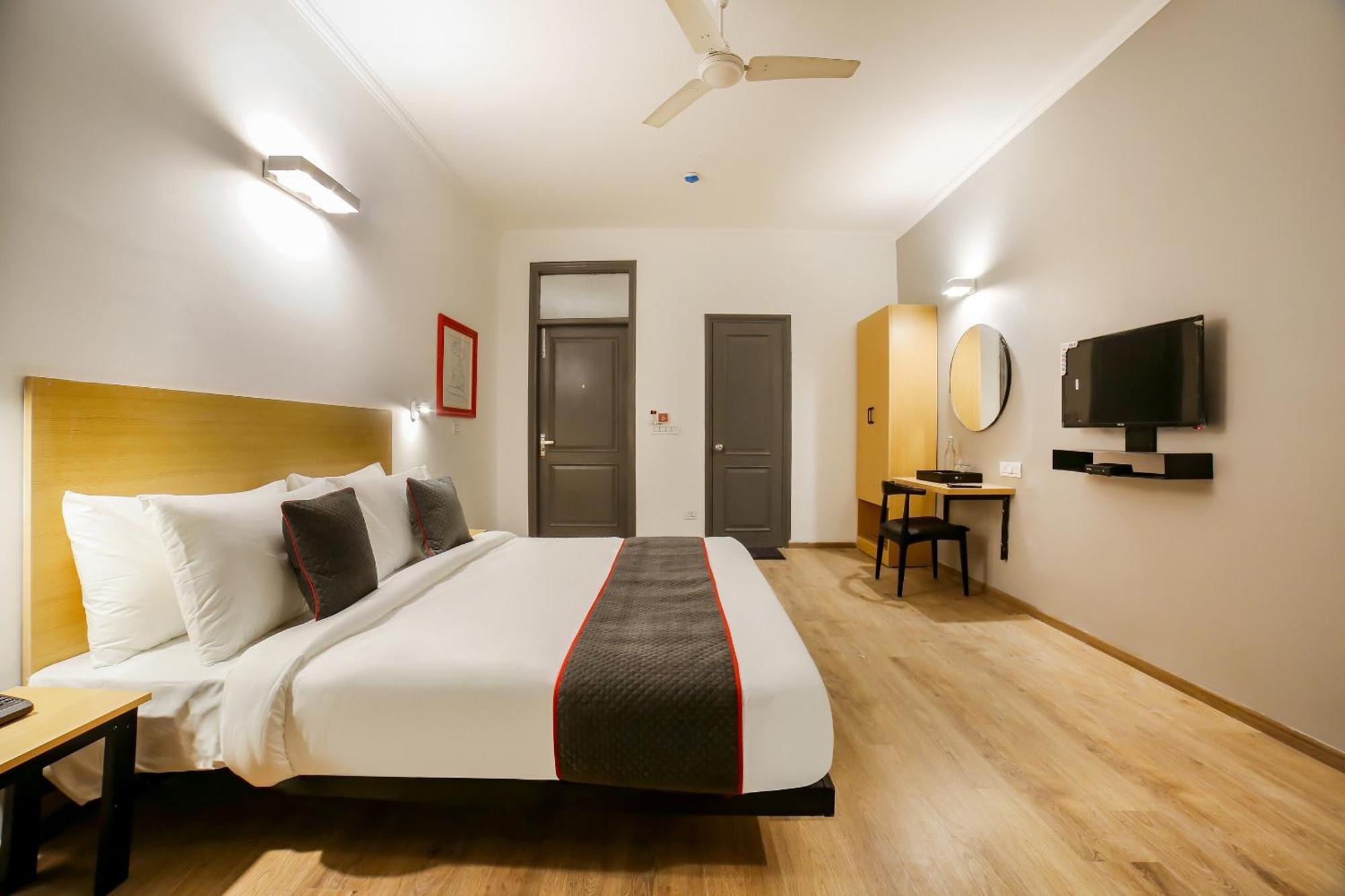 King Delhi Airport Hotel New Delhi Bagian luar foto
